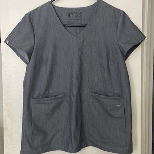 Figs scrub top in graphite, beautiful top